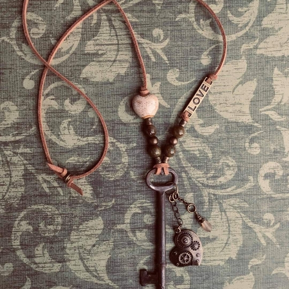 🗝HAND-CRAFTED NECKLACE - Picture 1 of 5